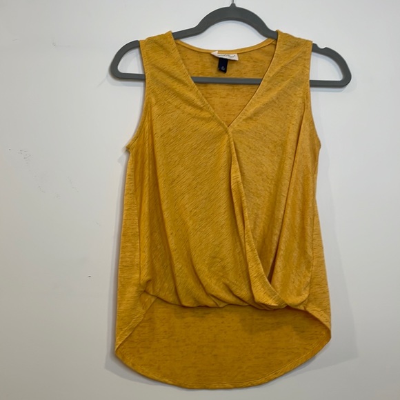 Mustard colored tank - Picture 3 of 5